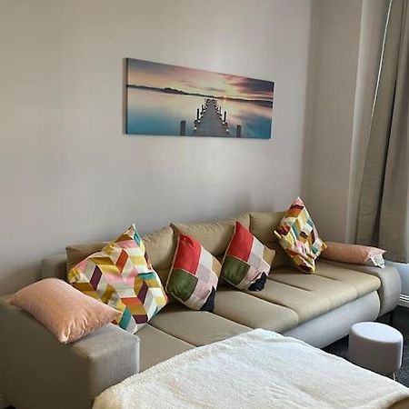 Spacious One Bedroom Flat, Entire Property. Greenock Exterior photo