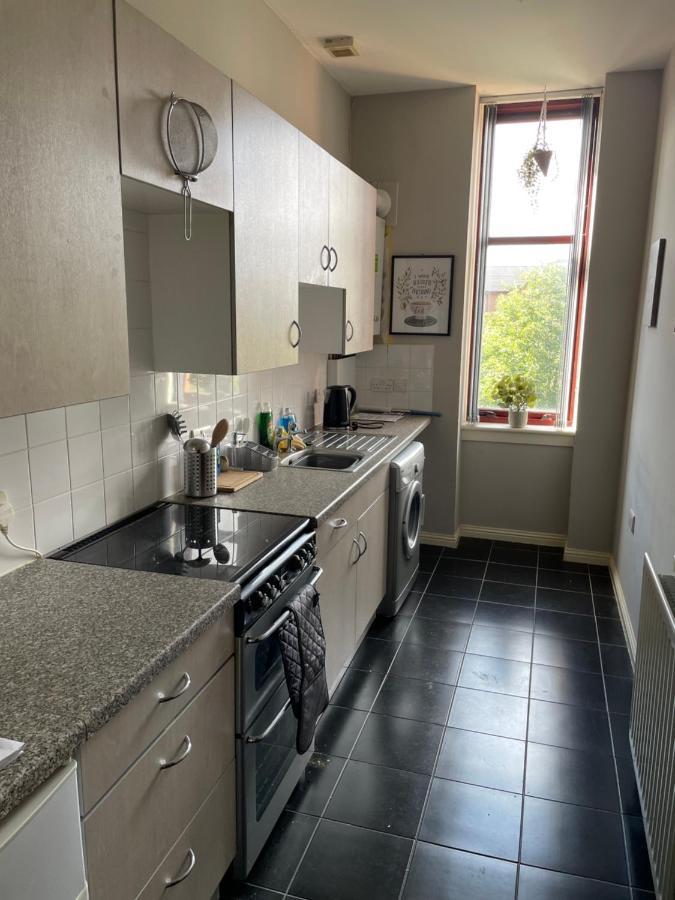 Spacious One Bedroom Flat, Entire Property. Greenock Exterior photo