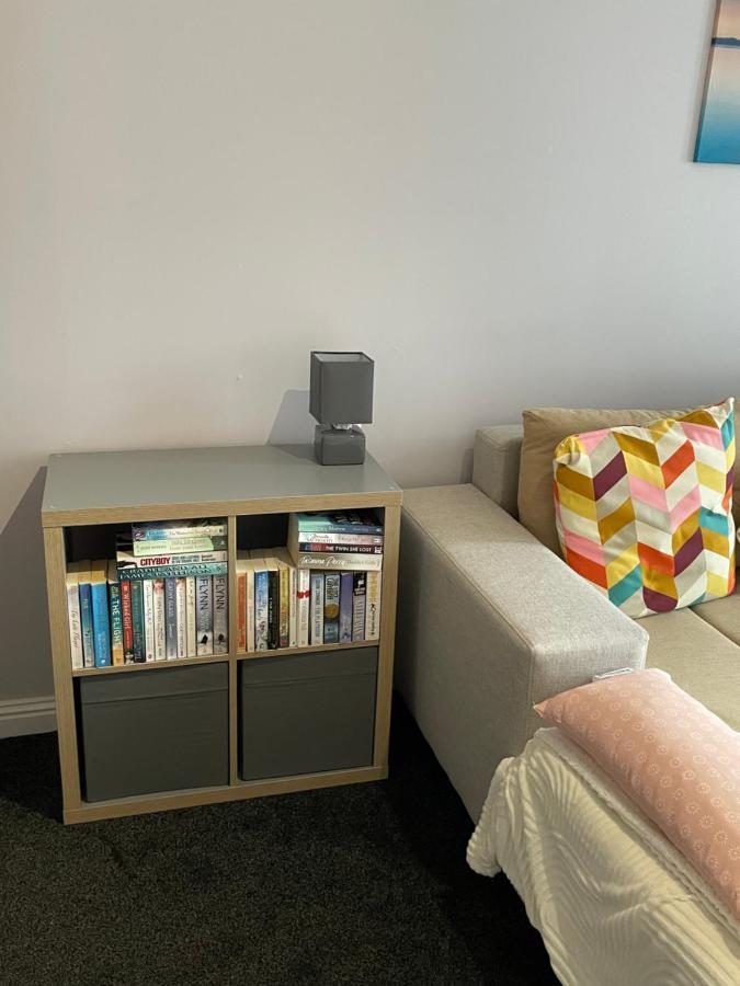 Spacious One Bedroom Flat, Entire Property. Greenock Exterior photo