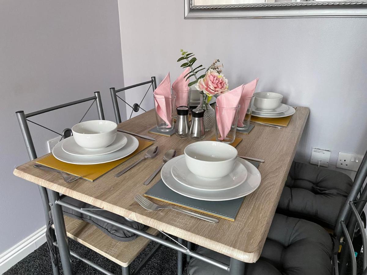 Spacious One Bedroom Flat, Entire Property. Greenock Exterior photo
