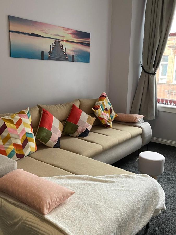 Spacious One Bedroom Flat, Entire Property. Greenock Exterior photo